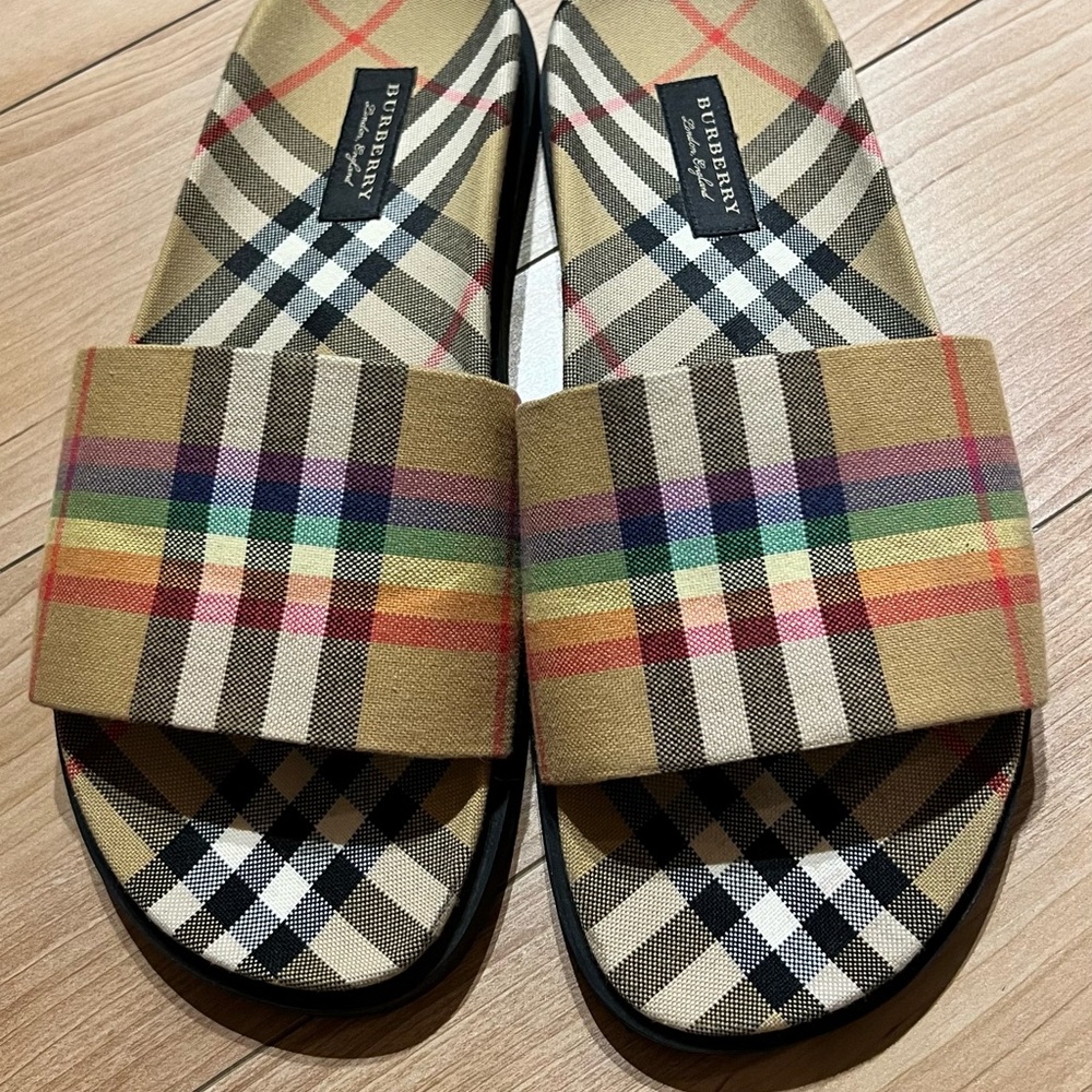 Burberry slippers